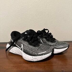 Women’s Nike Zoomx Invincible Flyknit Oreo Color Size 7